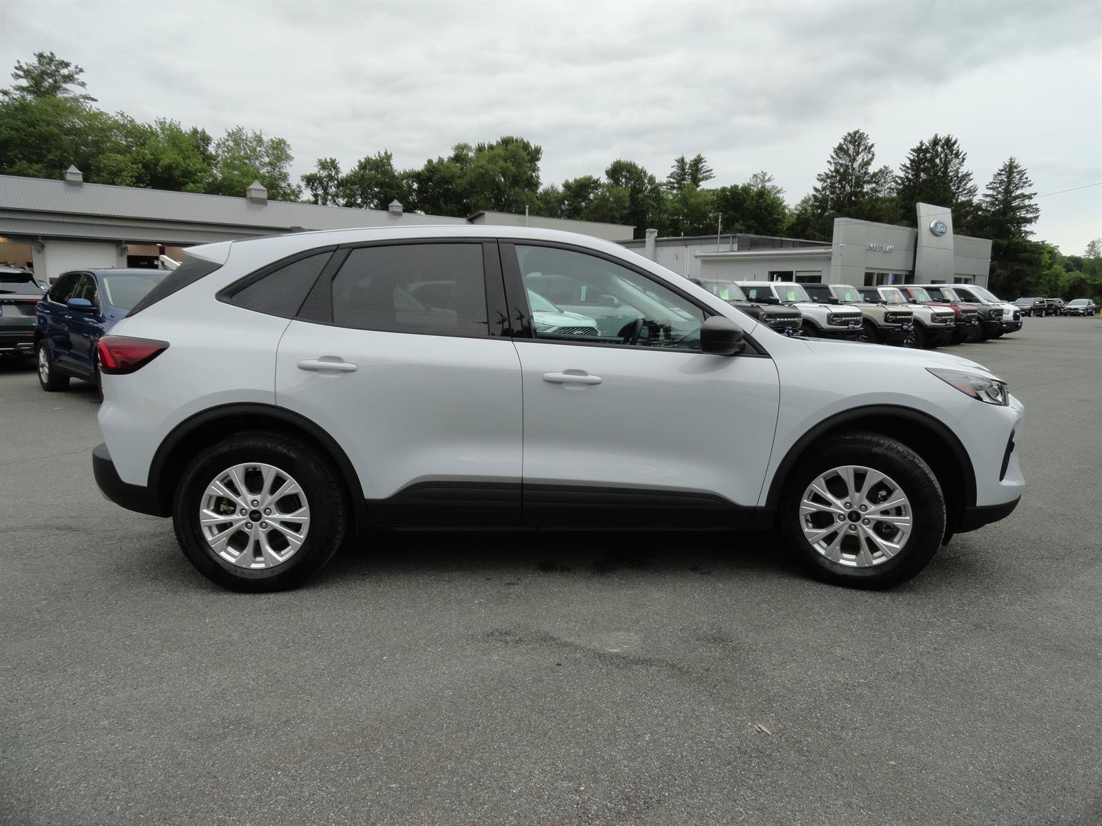 Certified 2025 Ford Escape Active AWD/4WD image 4