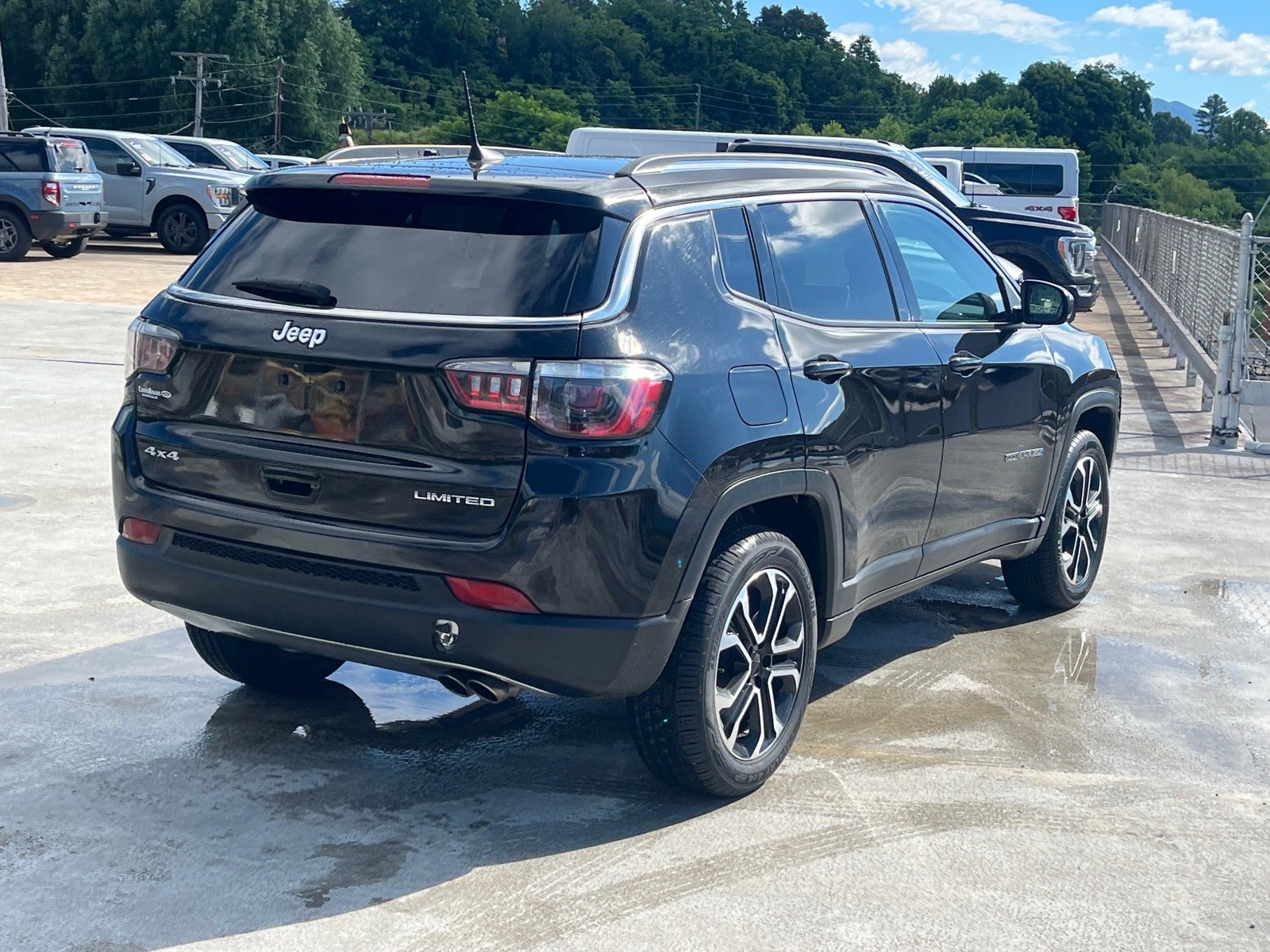 Used 2022 Jeep Compass Limited w/ Sun and Sound Group AWD/4WD image 3