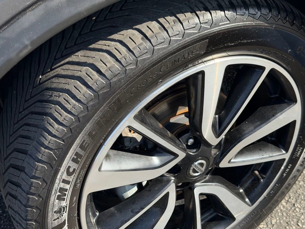 Used 2018 Nissan Rogue SL w/ Premium Package FWD image 13