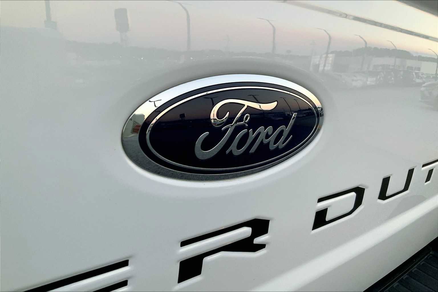 Certified 2024 Ford F250 Lariat w/ Lariat Ultimate Package image 29