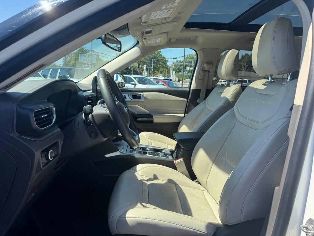Certified 2023 Ford Explorer Platinum w/ Technology Package AWD/4WD image 5
