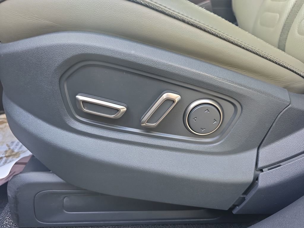 Used 2022 Rivian R1T Adventure image 20