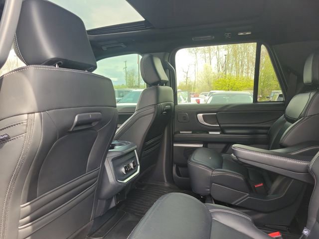 Certified 2025 Ford Expedition Max Platinum w/ Stealth Performance Package AWD/4WD image 32