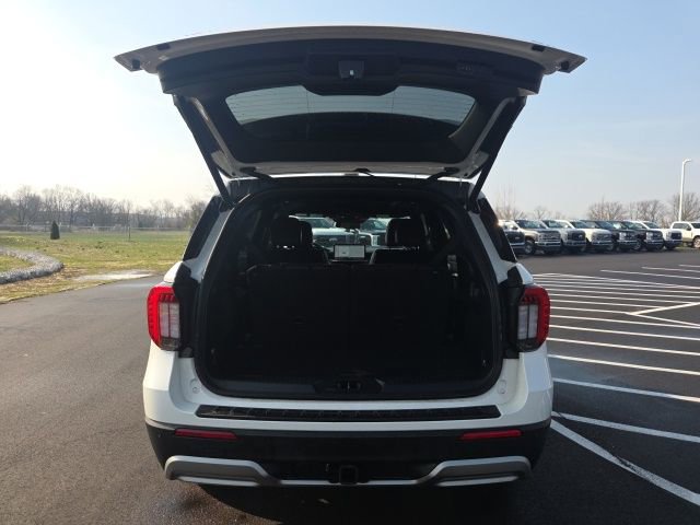 Certified 2025 Ford Explorer Platinum w/ LUX Leather Package AWD/4WD image 10