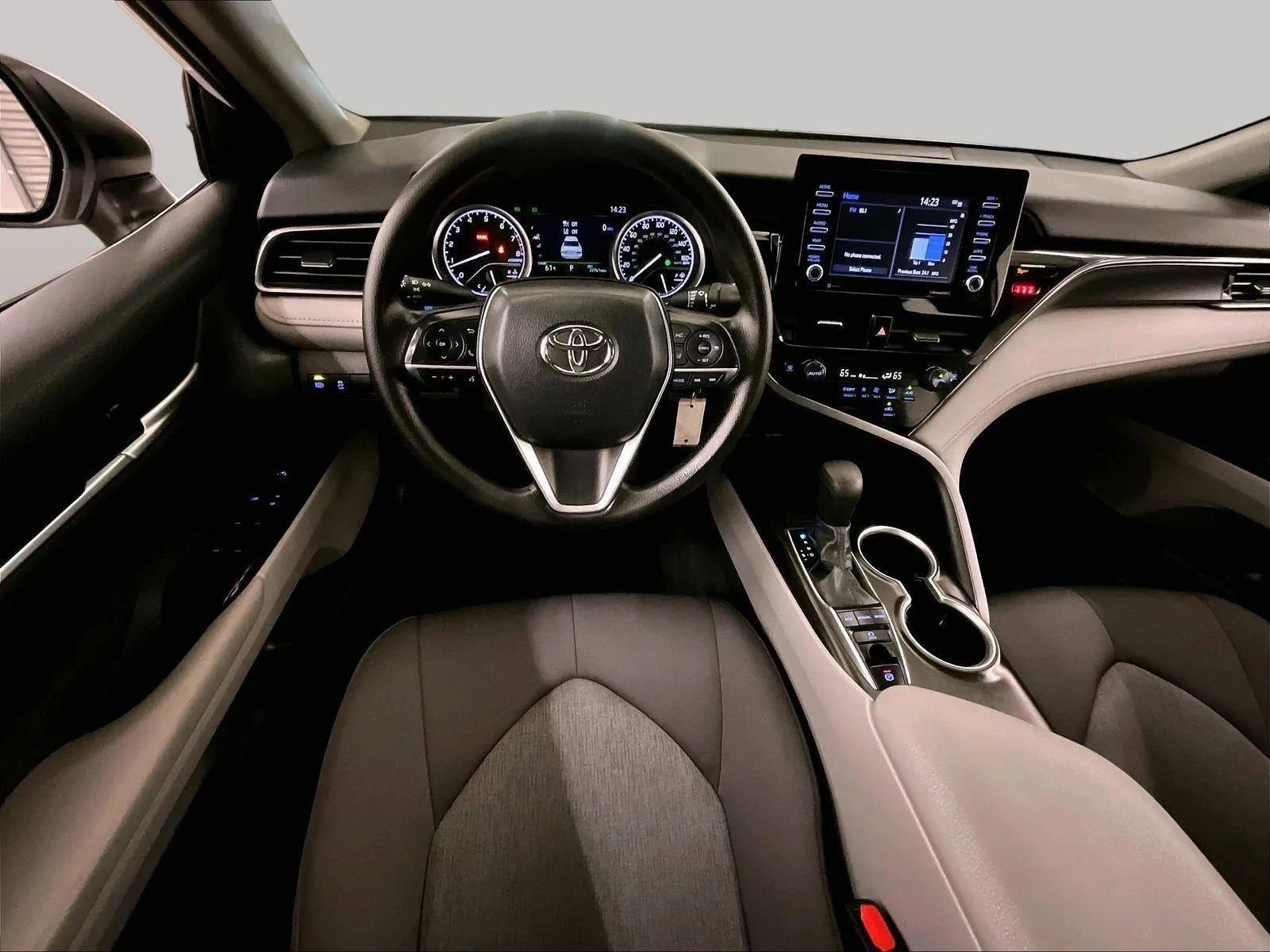 Used 2024 Toyota Camry LE image 5