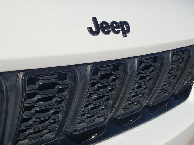 Used 2023 Jeep Grand Cherokee Altitude image 7