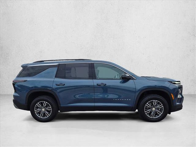 Used 2025 Chevrolet Traverse LT w/ Driver Confidence Package FWD image 4