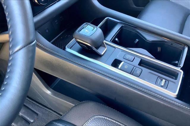 Used 2023 Nissan Pathfinder SL w/ Lighting Package (N92) image 16