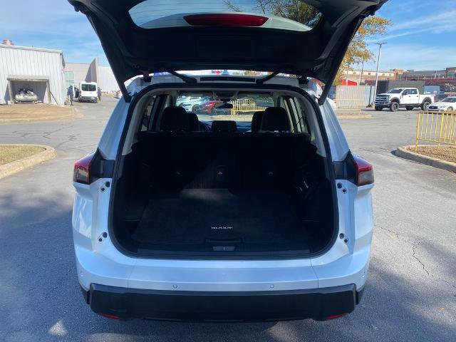 Used 2024 Nissan Rogue SV image 9