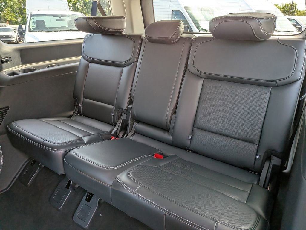 Certified 2025 Ford Expedition Max Platinum w/ Driver's Package AWD/4WD image 15