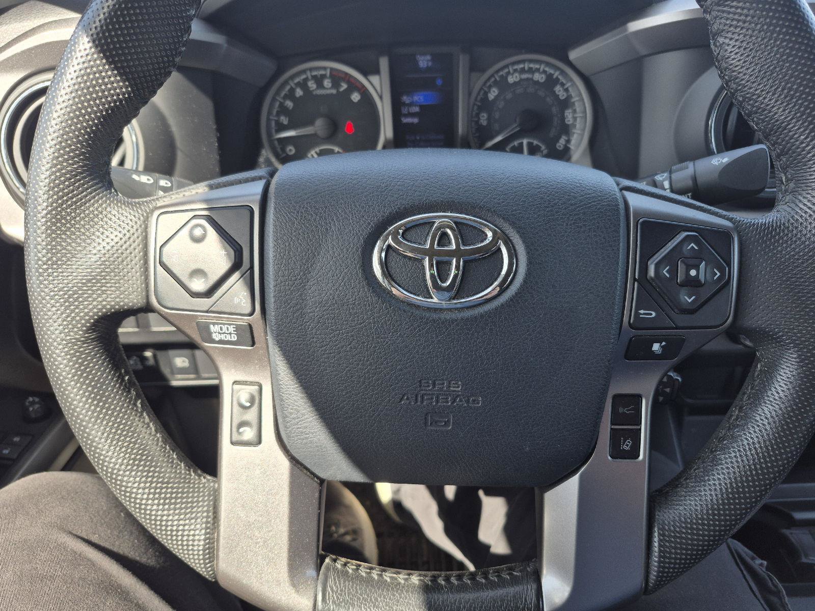 Used 2020 Toyota Tacoma SR5 AWD/4WD image 8