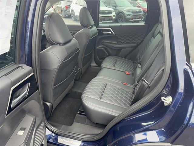 Used 2023 Mitsubishi Outlander SEL AWD/4WD image 19