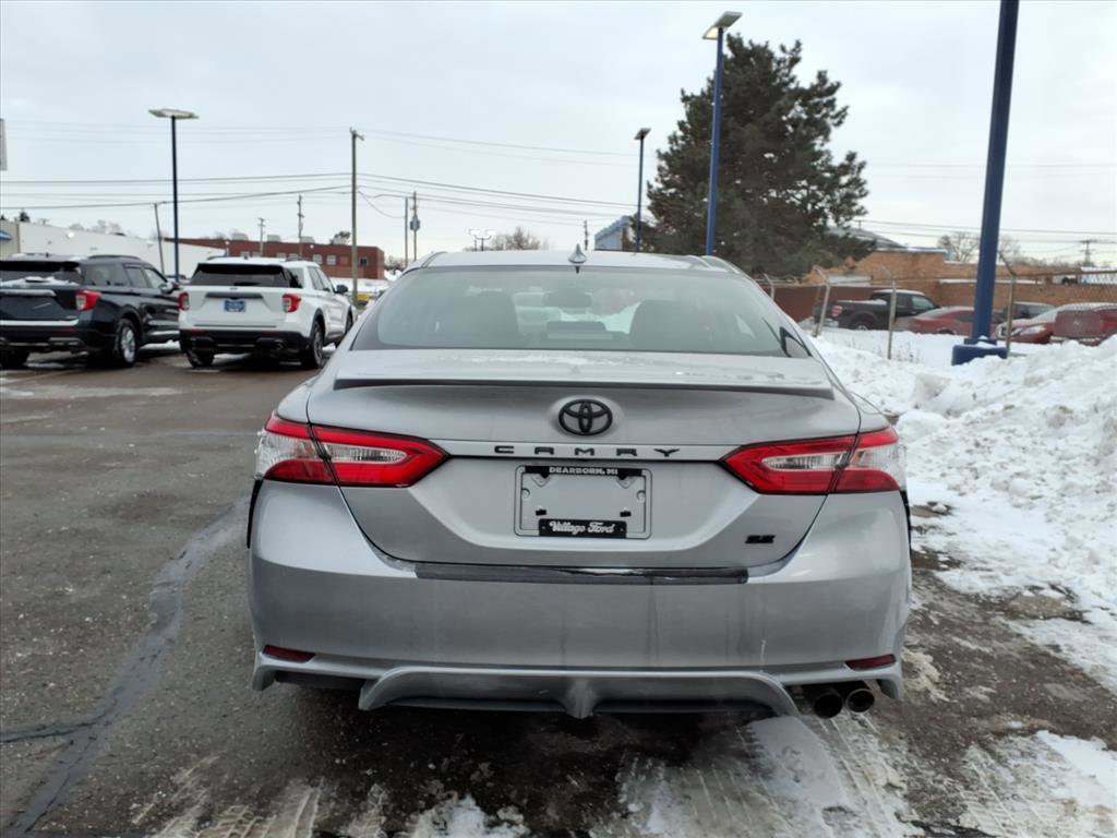Used 2020 Toyota Camry SE image 3