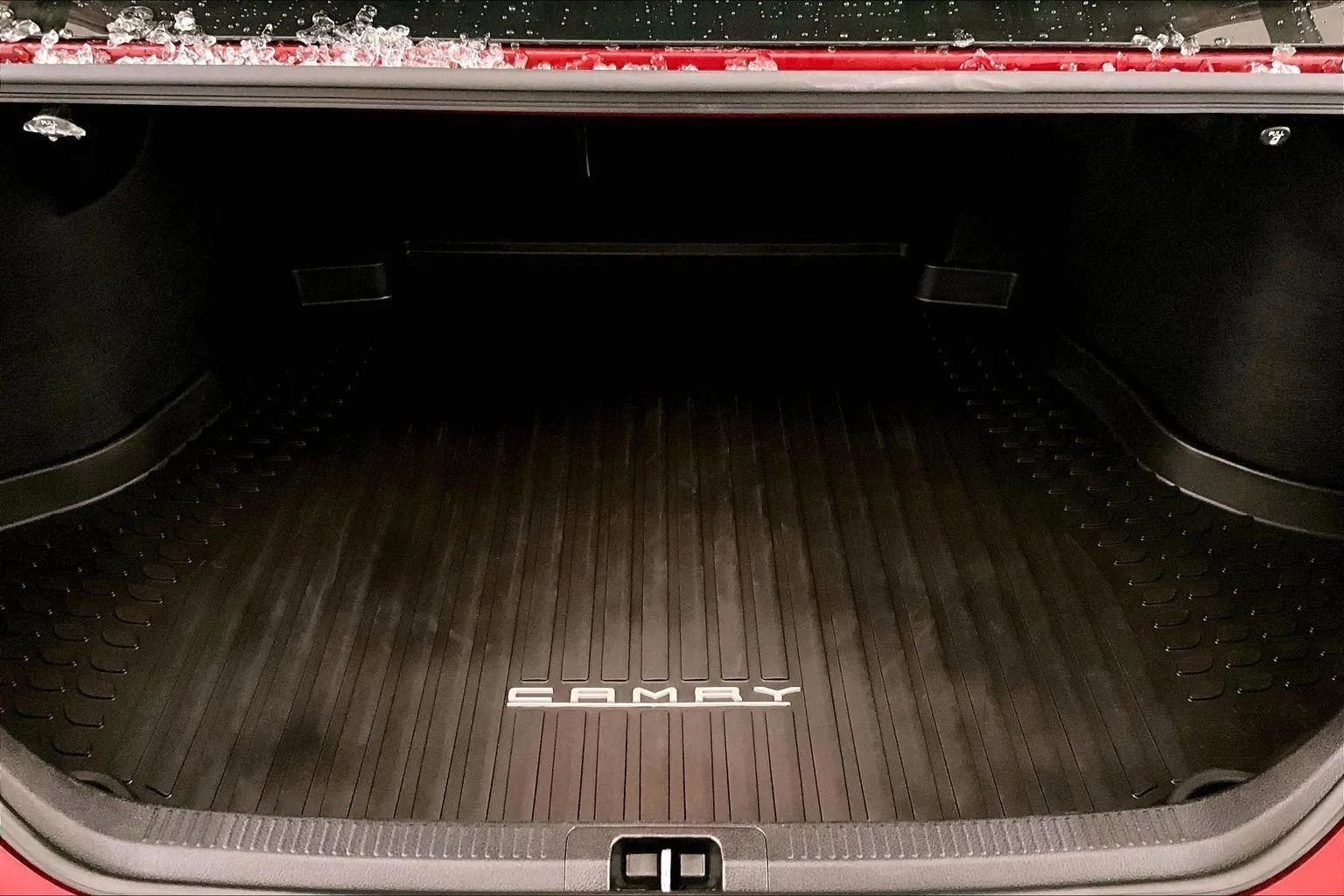 Used 2019 Toyota Camry XLE w/ Navigation Package image 33