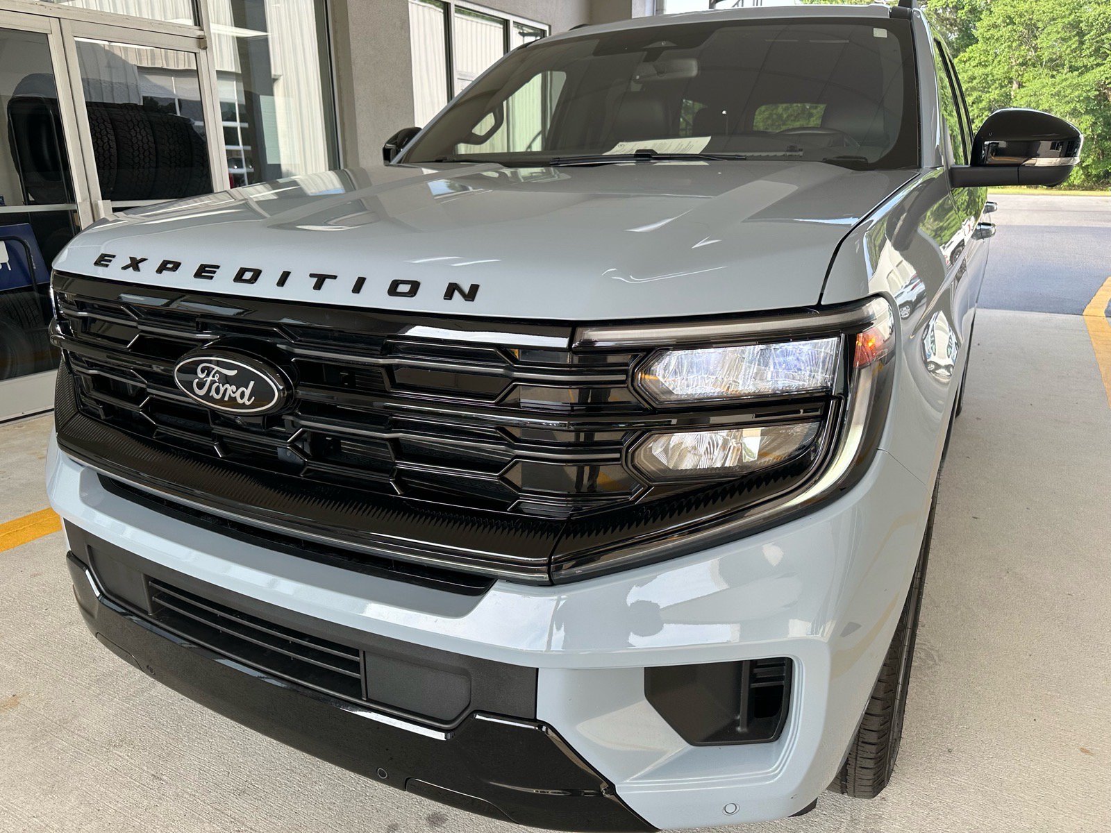 Certified 2025 Ford Expedition Platinum w/ Stealth Performance Package AWD/4WD image 1
