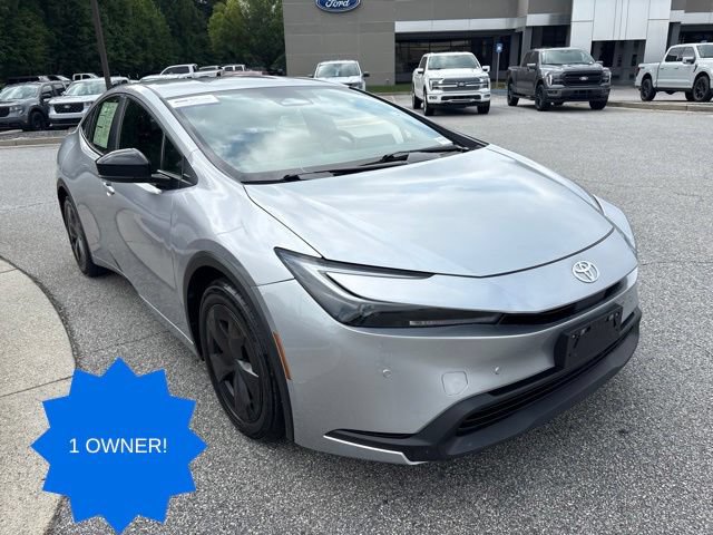 Used 2025 Toyota Prius LE FWD image 2
