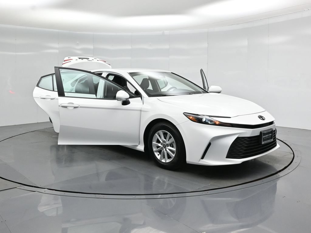 Used 2025 Toyota Camry LE FWD image 26