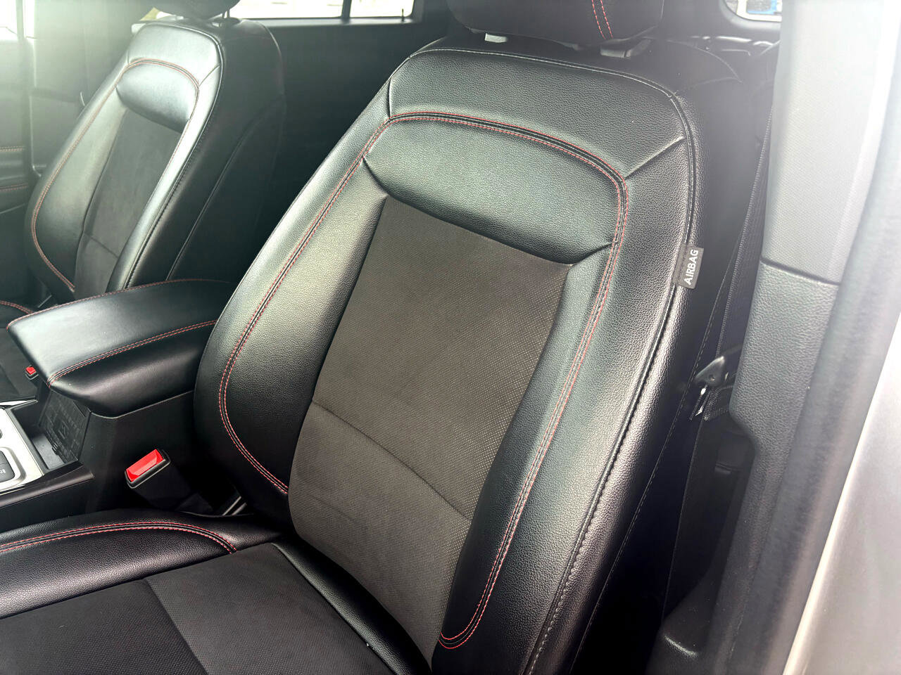 Certified 2023 Ford Explorer ST-Line w/ Class IV Trailer Tow Package image 18