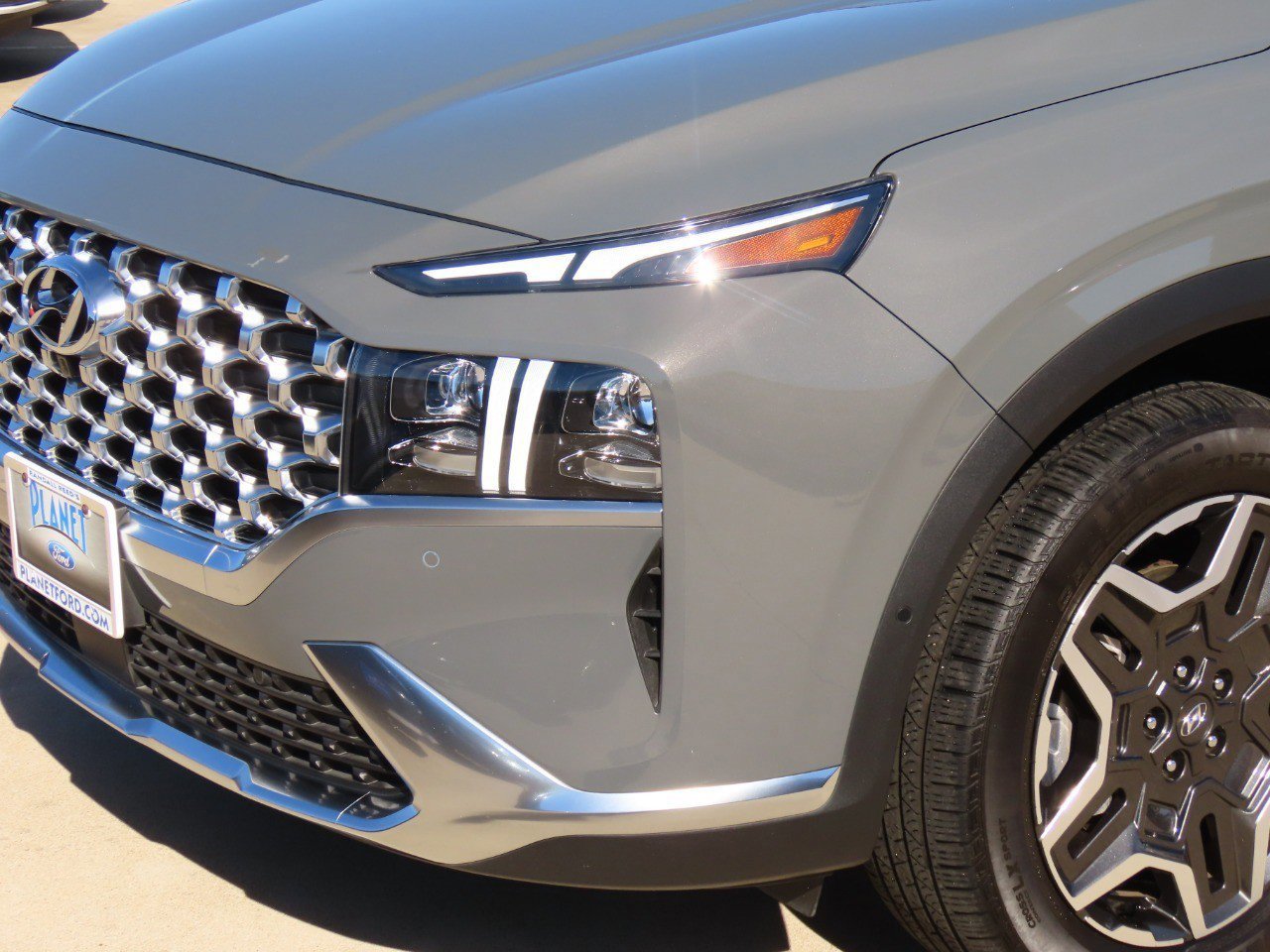 Used 2023 Hyundai Santa Fe Limited w/ Cargo Package image 9