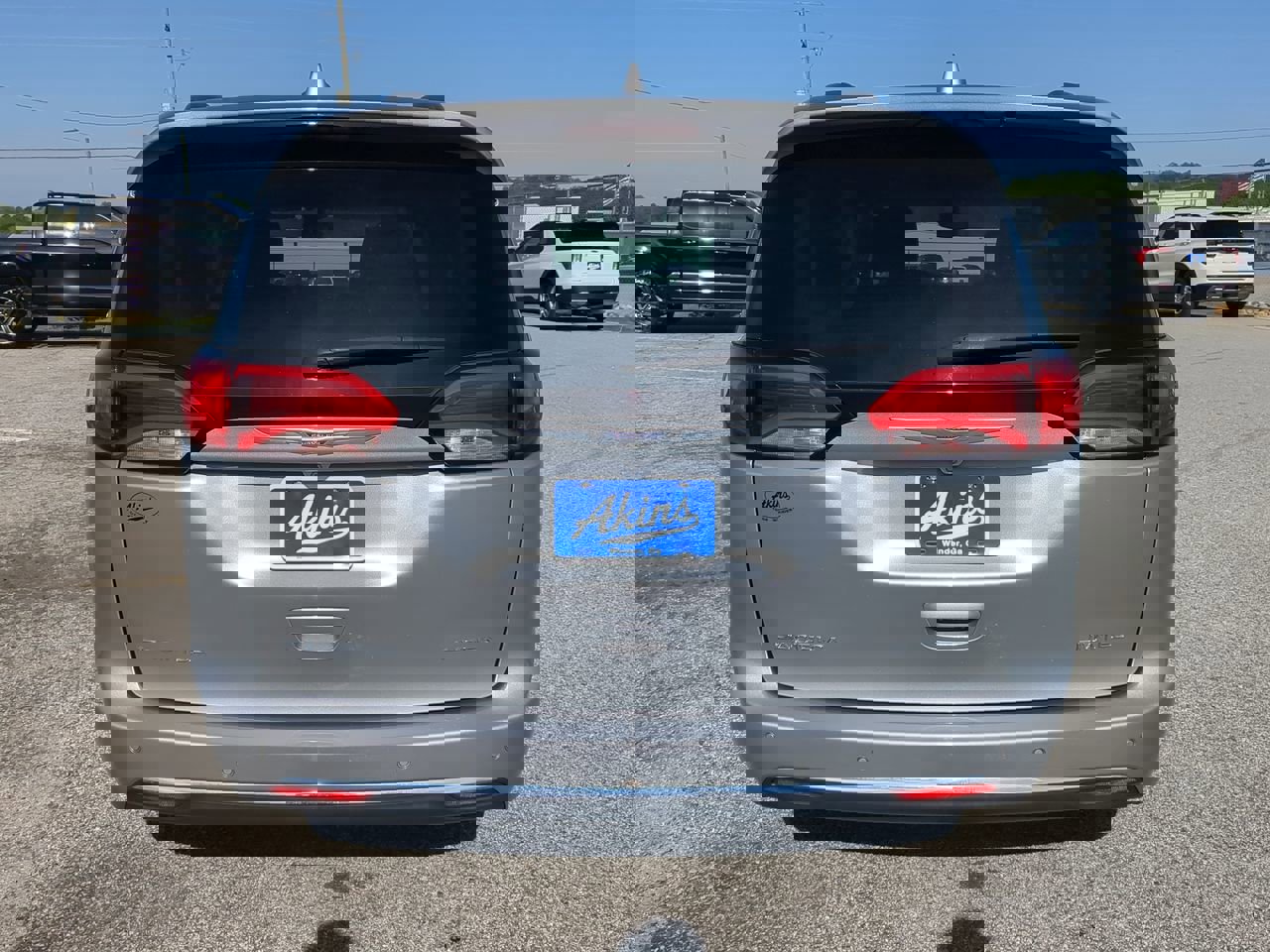 Used 2019 Chrysler Pacifica Limited w/ 8-pass Seating Package image 3