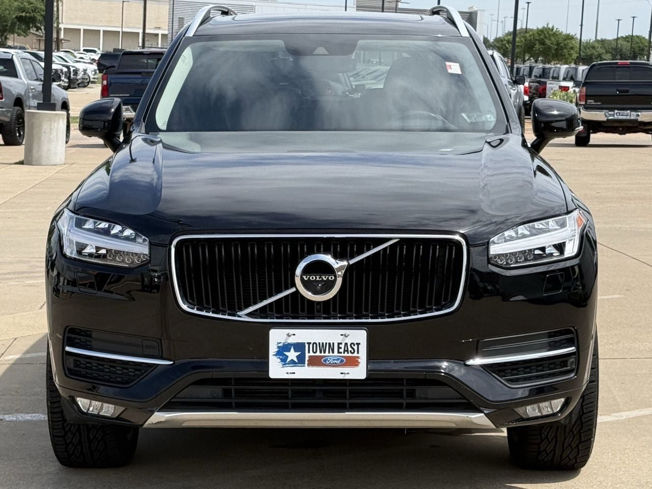 Used 2018 Volvo XC90 T6 Momentum w/ Convenience Package AWD/4WD image 8