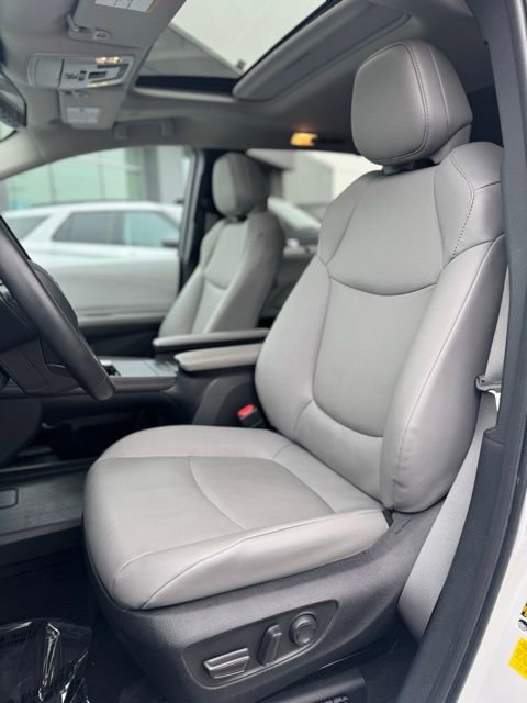 Used 2025 Toyota Sienna XLE image 16