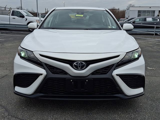 Used 2021 Toyota Camry SE FWD image 2