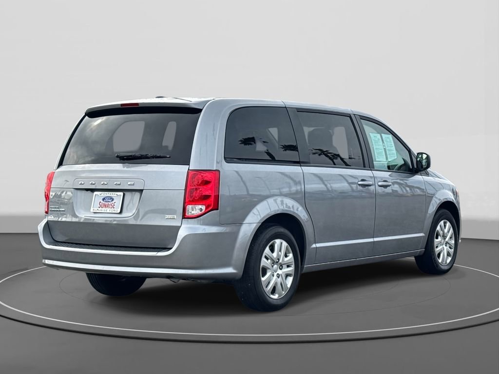 Used 2018 Dodge Grand Caravan SE w/ UConnect Hands-Free Group image 5