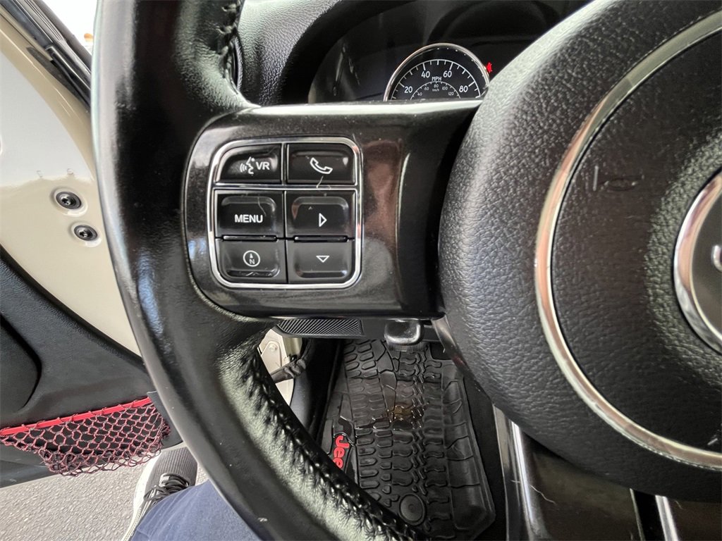Used 2017 Jeep Wrangler Unlimited Rubicon image 16