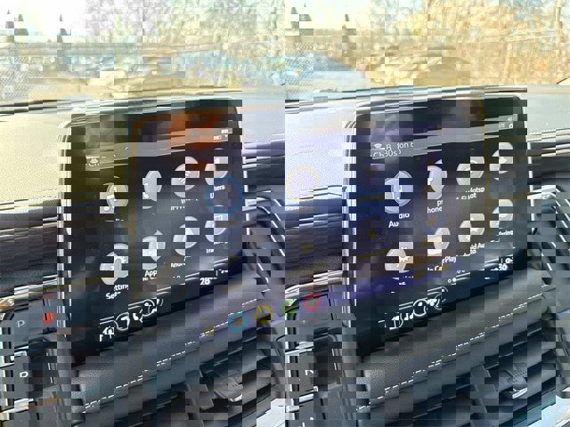 Used 2021 GMC Yukon XL SLT image 34