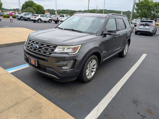 Certified 2017 Ford Explorer XLT FWD image 1
