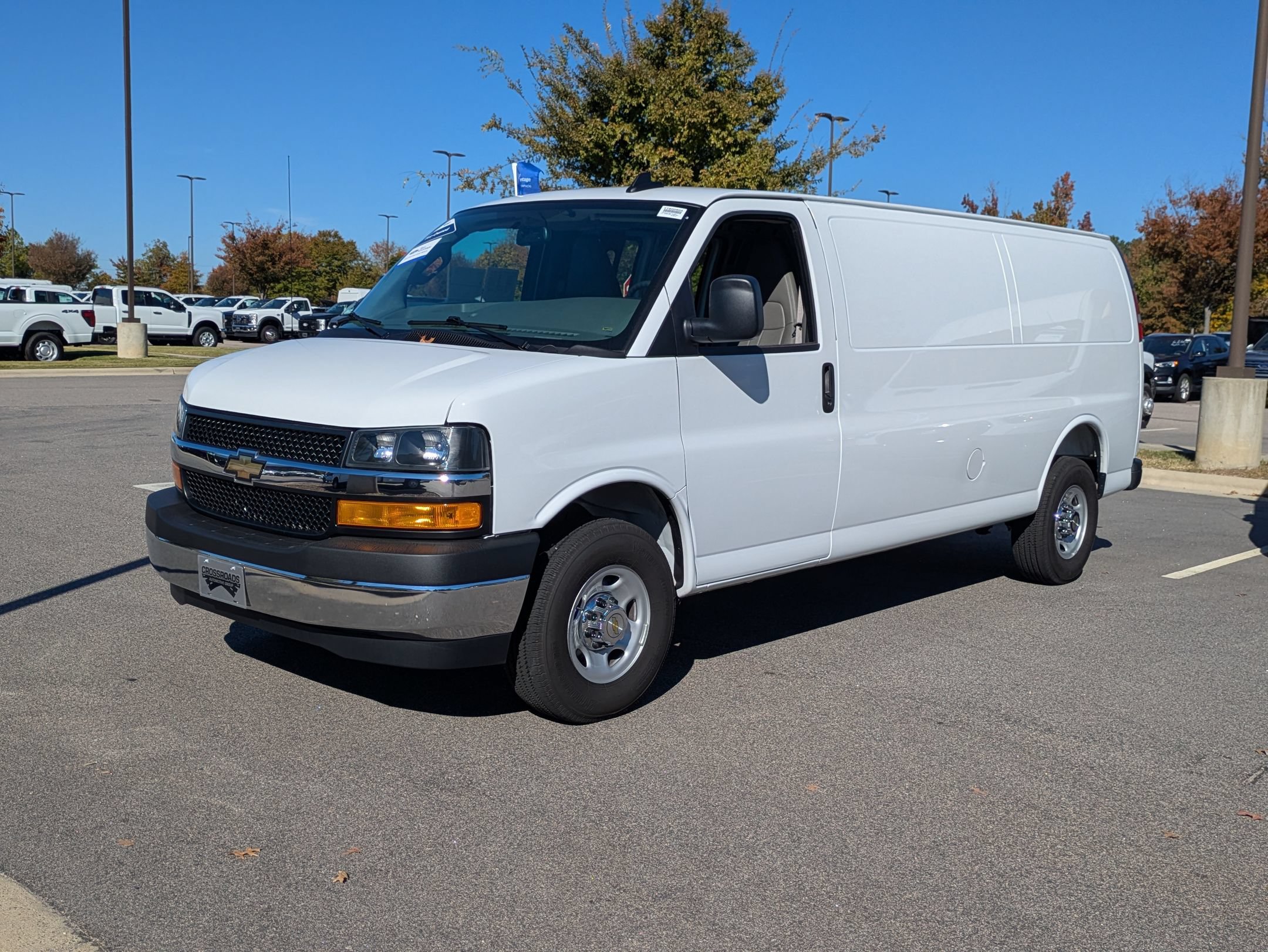 Used 2025 Chevrolet Express 3500 Extended w/ Driver Convenience Package RWD image 7