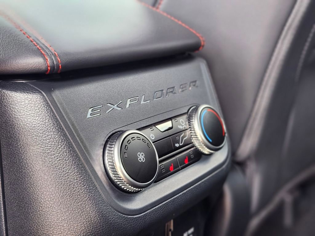 Certified 2025 Ford Explorer ST image 17
