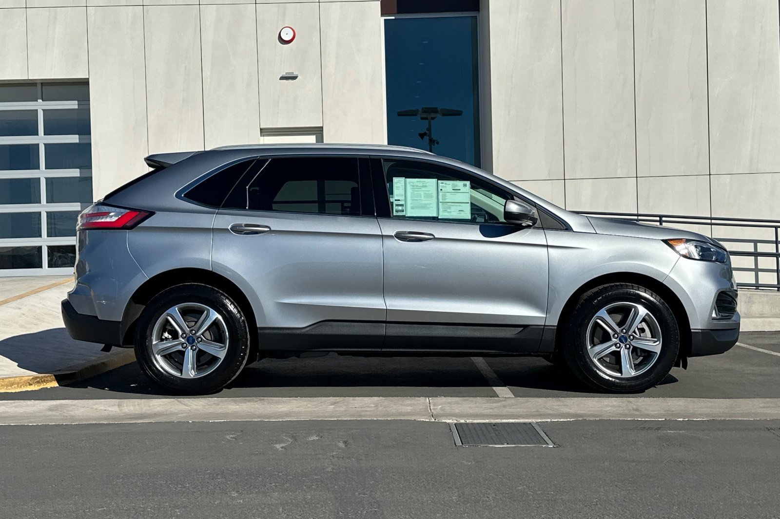 Certified 2022 Ford Edge SEL w/ Convenience Package image 2