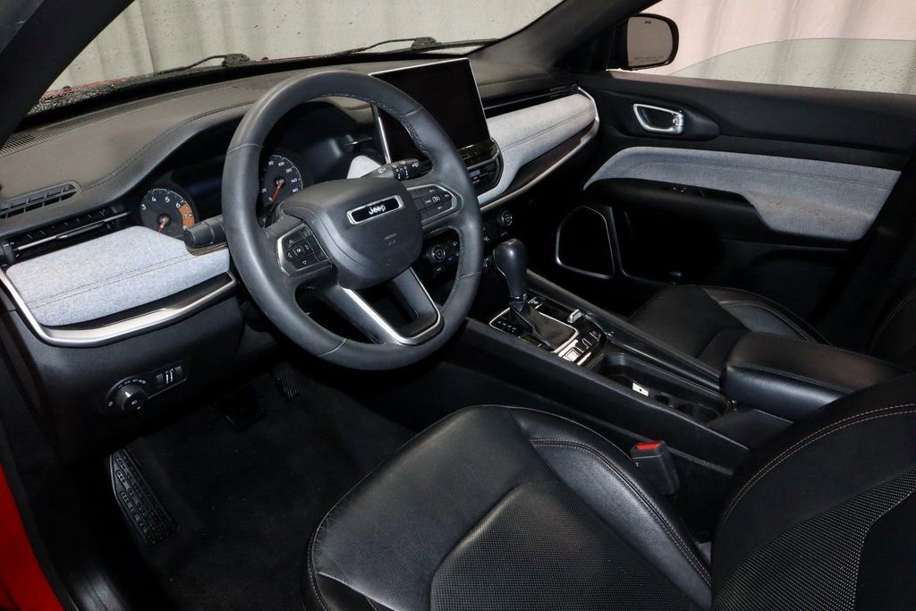 Used 2023 Jeep Compass Latitude image 24