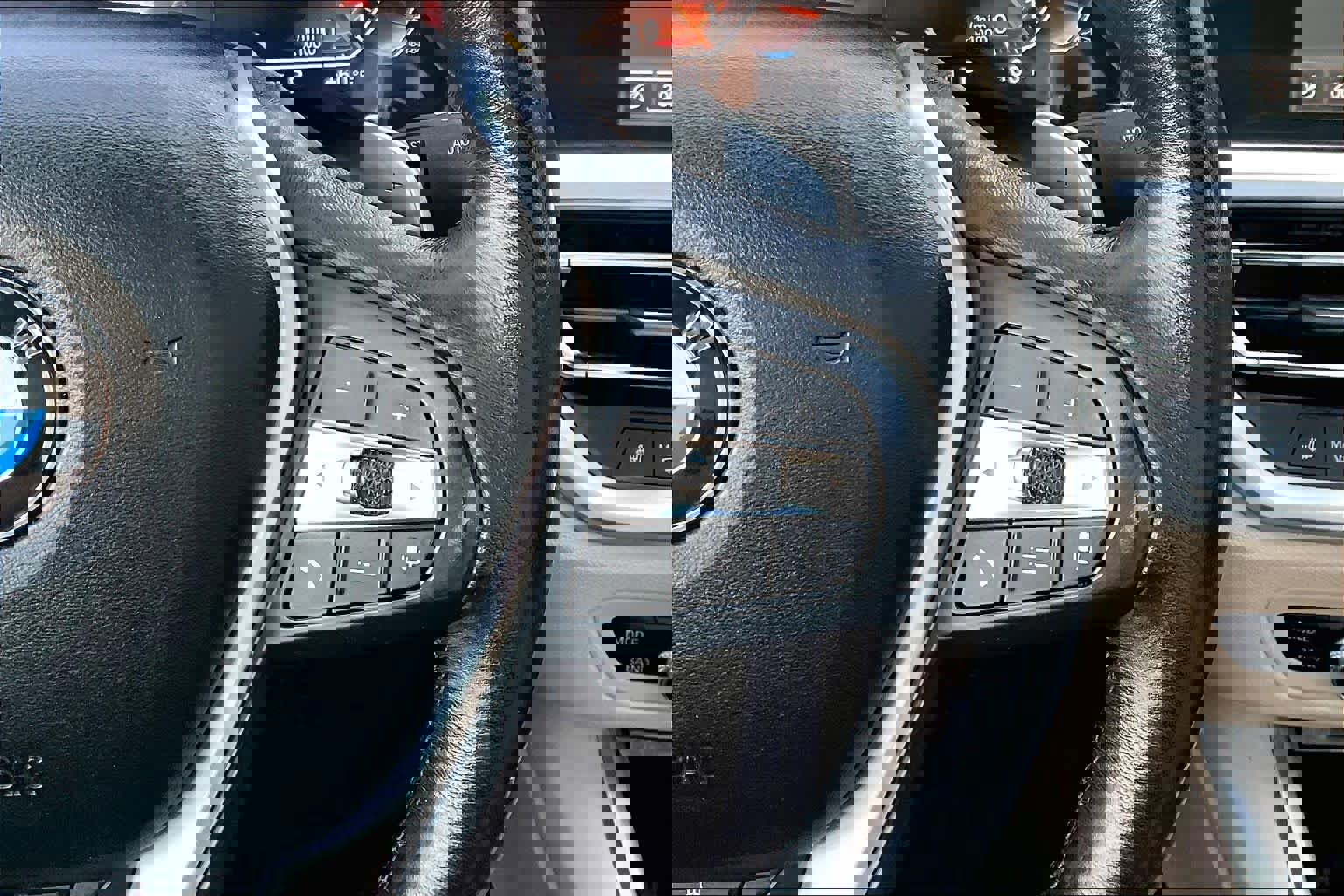 Used 2019 BMW 330i xDrive Sedan w/ Driving Assistance Package image 26