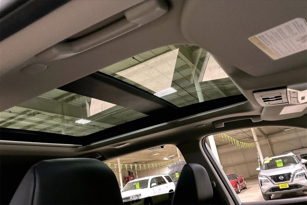 Used 2023 Nissan Rogue SV w/ SV Premium B Package image 21