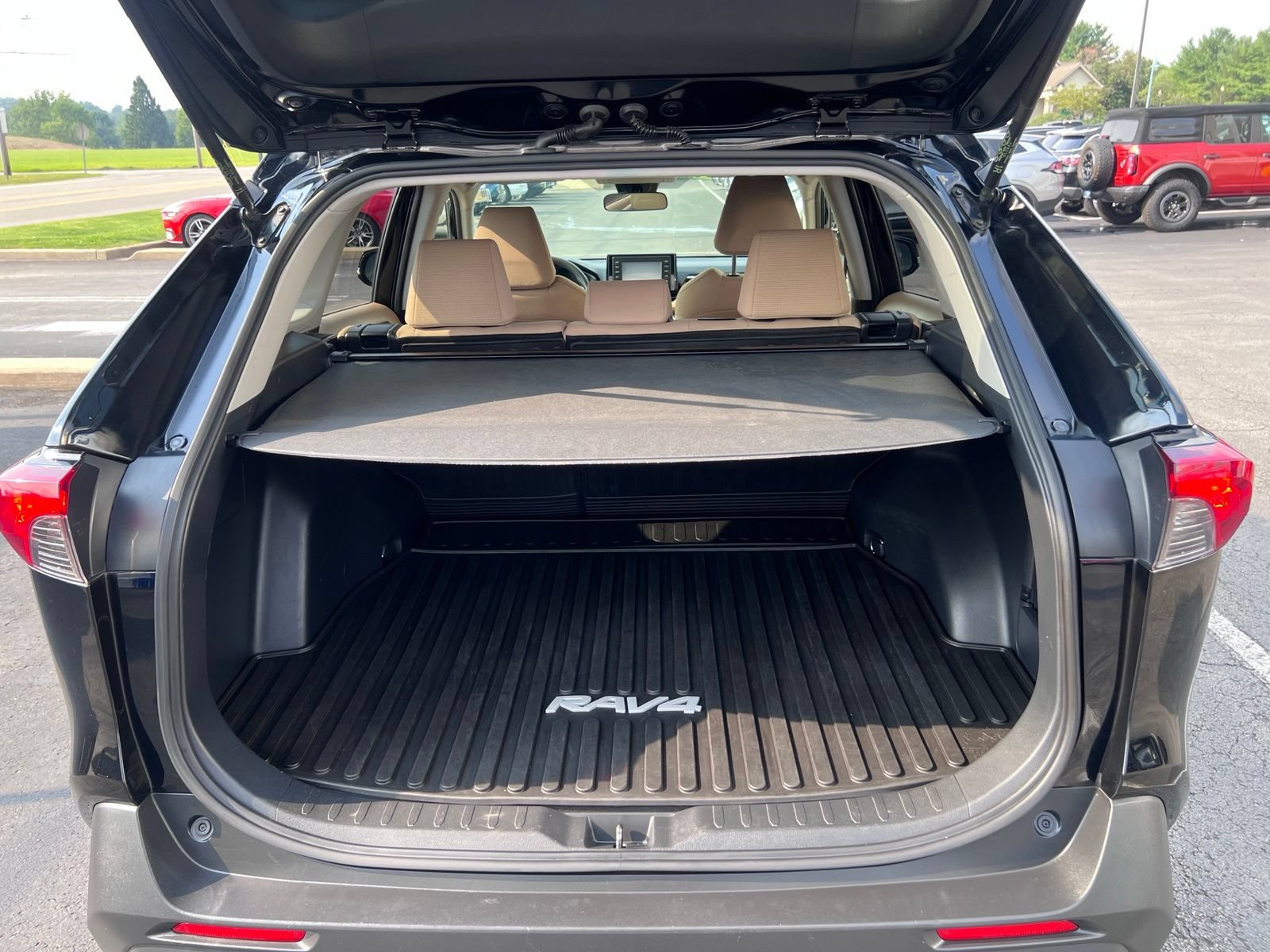 Used 2019 Toyota RAV4 LE w/ All Weather Liner Package AWD/4WD image 9