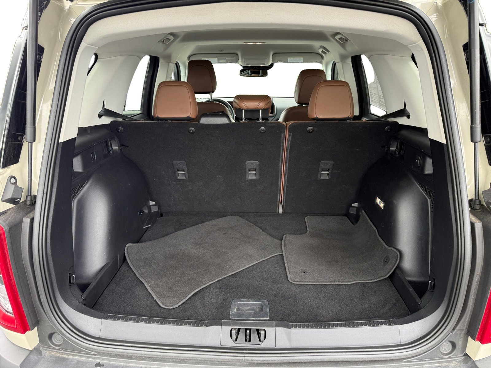 Certified 2025 Ford Bronco Sport Outer Banks w/ Outer Banks Tech Package+ AWD/4WD image 17