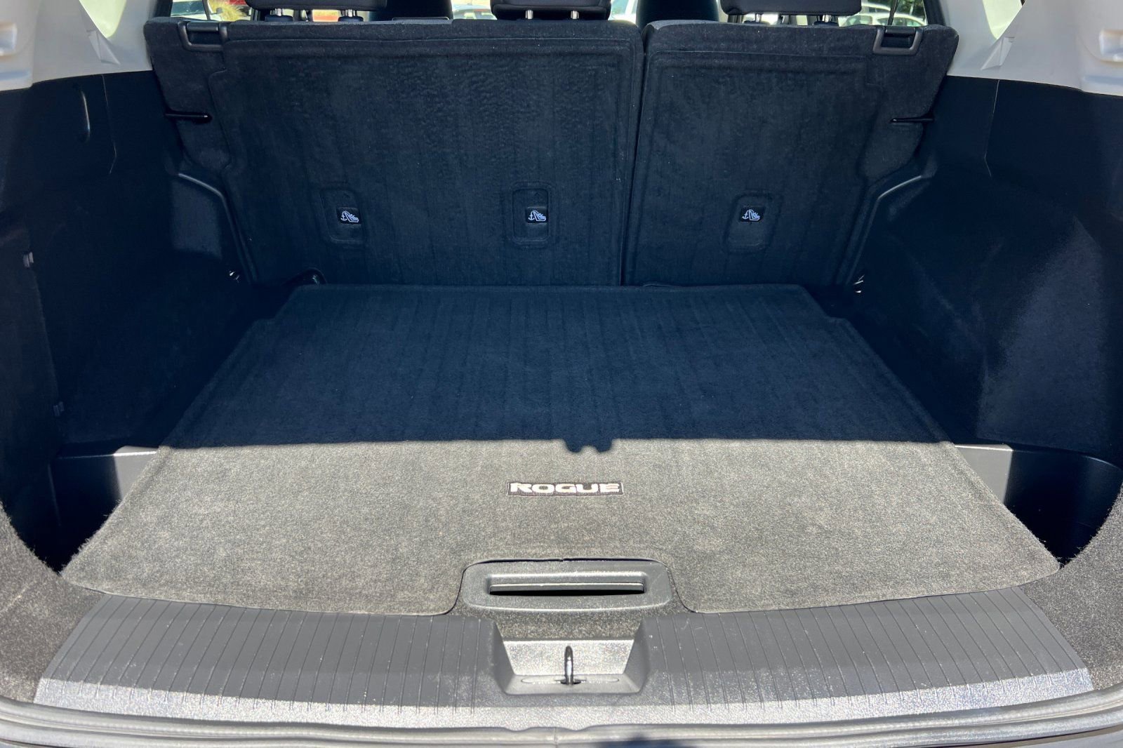 Used 2023 Nissan Rogue SV image 16