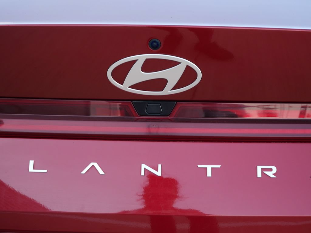Used 2025 Hyundai Elantra SEL FWD image 9