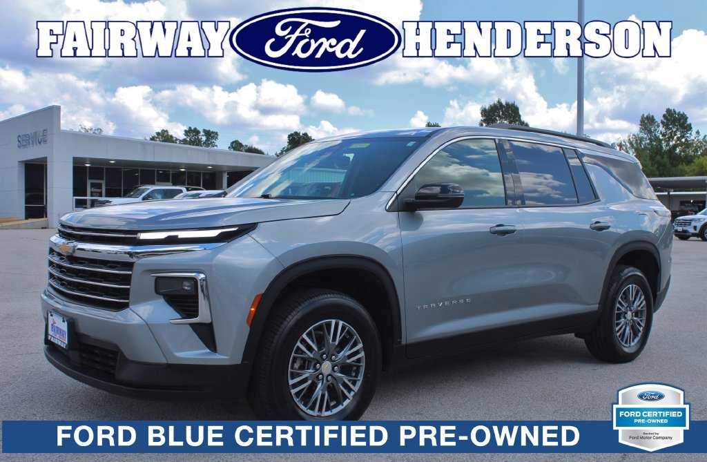 Used 2025 Chevrolet Traverse LT FWD image 1