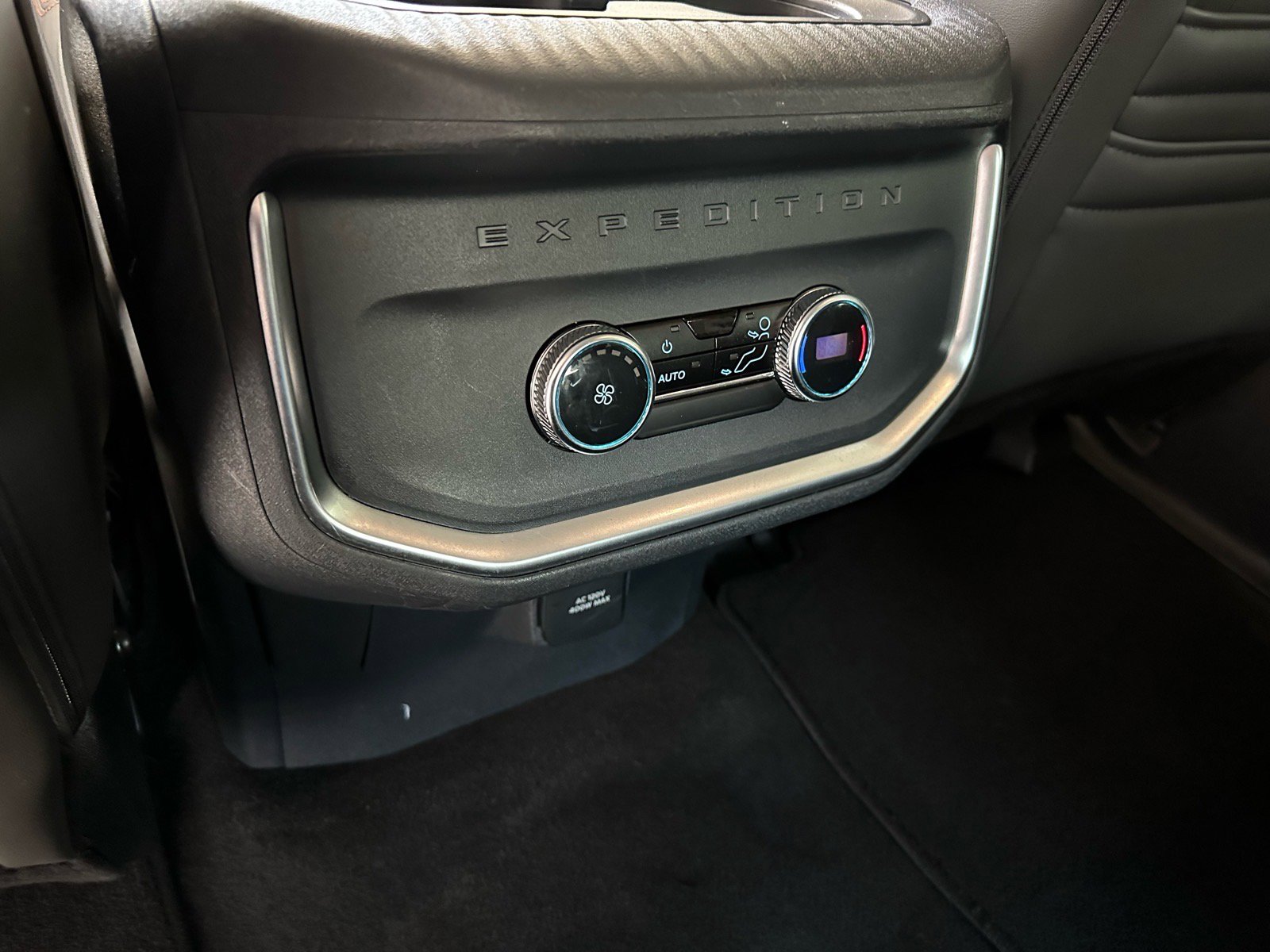 Certified 2025 Ford Expedition Active AWD/4WD image 30