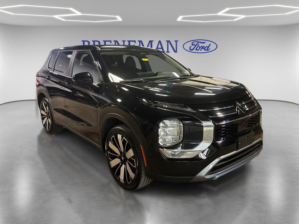 Used 2025 Mitsubishi Outlander SE image 9