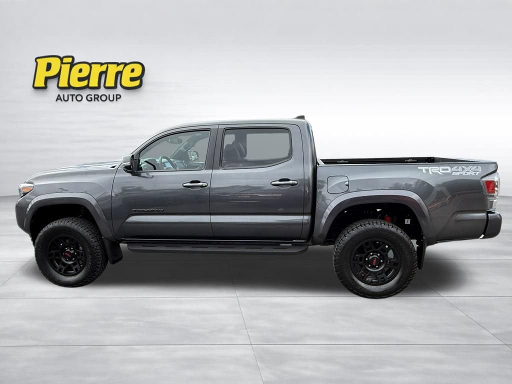 Used 2022 Toyota Tacoma TRD Sport w/ TRD Premium Sport Package AWD/4WD image 4