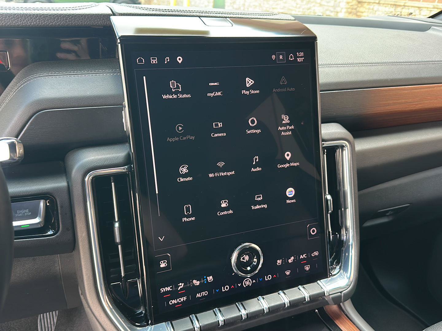 Used 2025 GMC Yukon XL Denali RWD image 18
