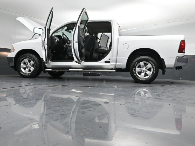 Used 2021 RAM 1500 Classic SLT AWD/4WD image 49