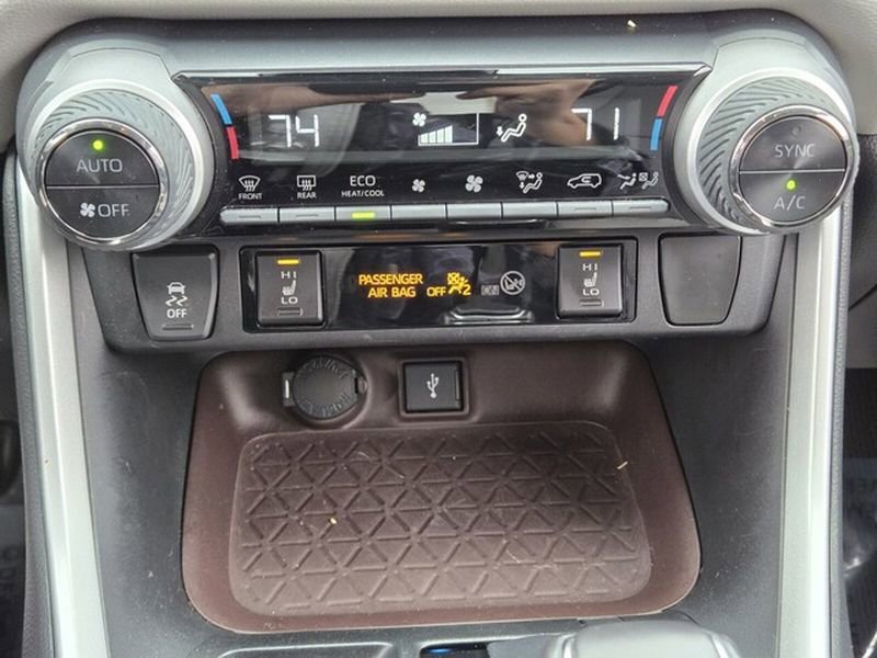 Used 2021 Toyota RAV4 Limited image 23