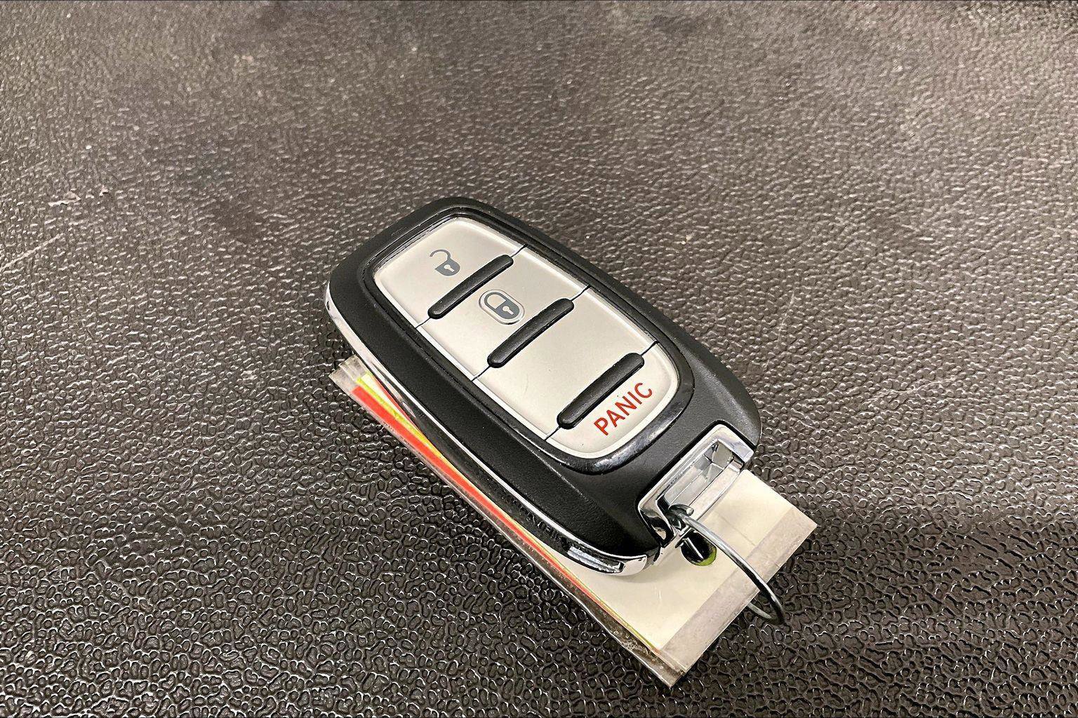 Used 2020 Chrysler Voyager L image 9