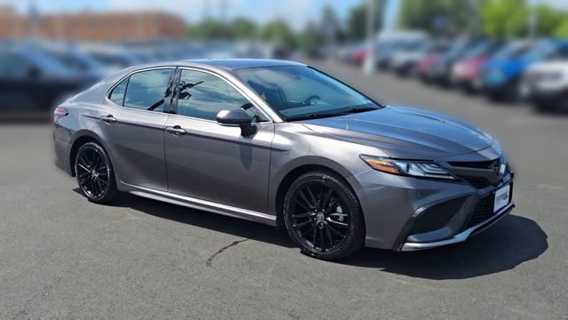Used 2023 Toyota Camry XSE FWD image 3
